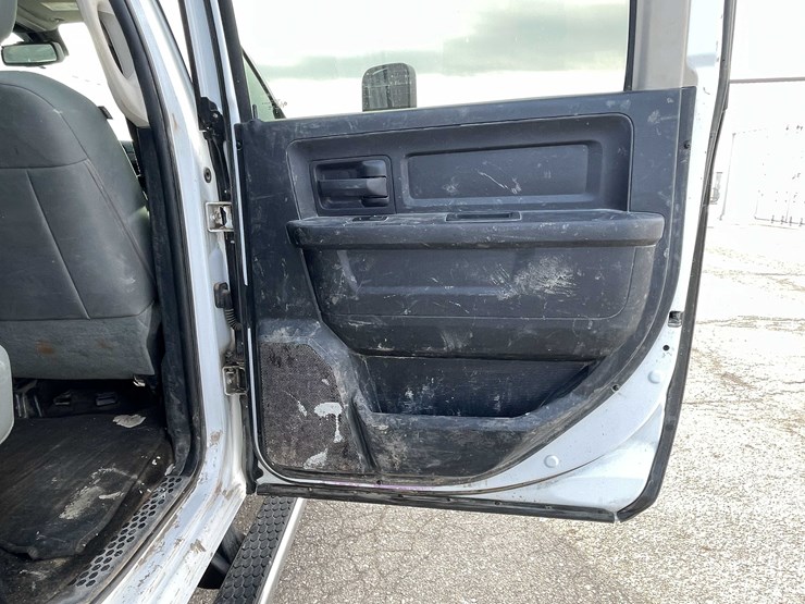 2016-ram-2500-tradesman-image-63