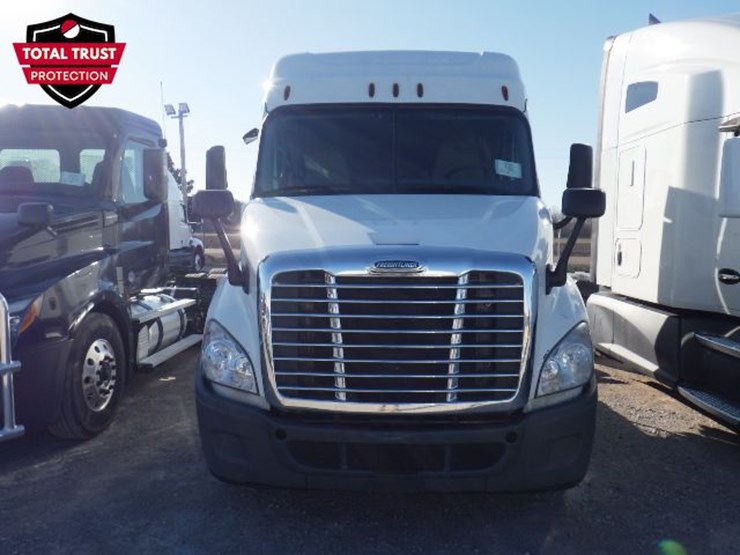2020-freightliner-cascadia-113-image-2