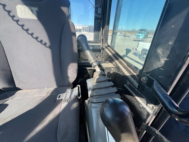 2014-caterpillar-305.5e2-image-28