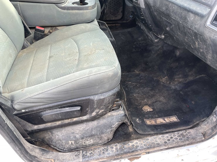 2016-ram-2500-tradesman-image-106