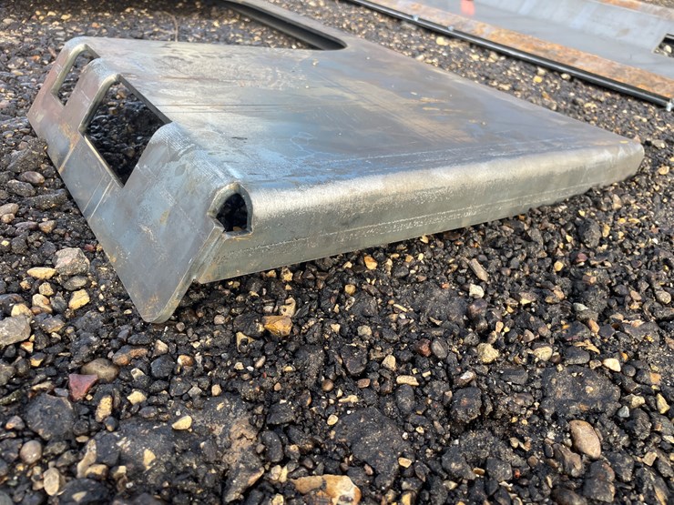 #1184-•-unused,-skidsteer-open-center-weldable-quick-attach-plate-image-3