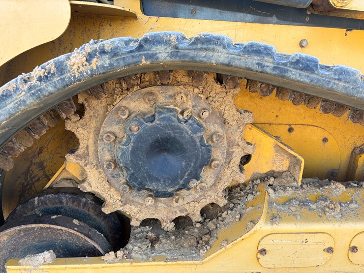 2017-gehl-rt165-image-10