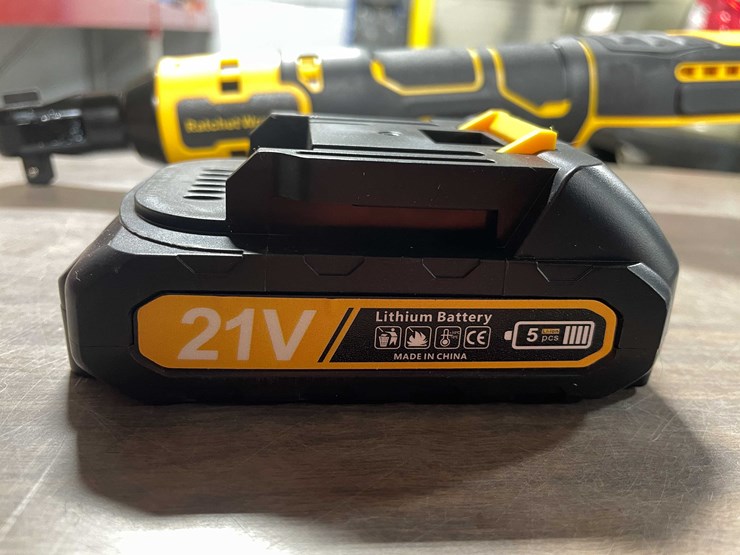 #2056-•-ratchet-wrench-set-and-(2)-21-v-batteries-(cw)-image-7
