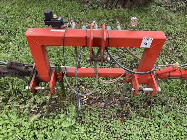 (offsite)-rears-30'-3-pt-folding-spray-boom-image-3