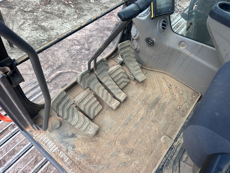 2022-volvo-ec220el-image-28