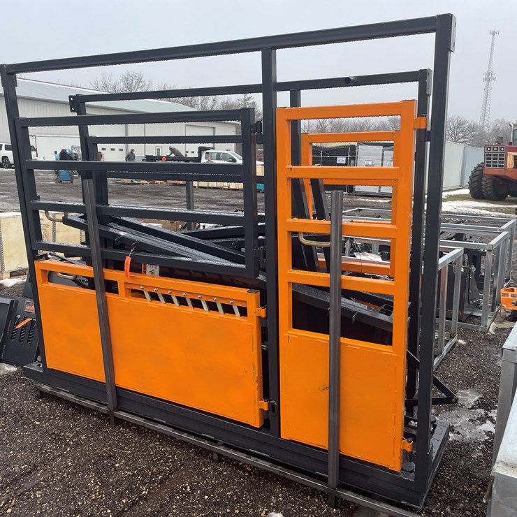 #1162 • Unused, Landhonor 10' Cattle Squeeze Chute