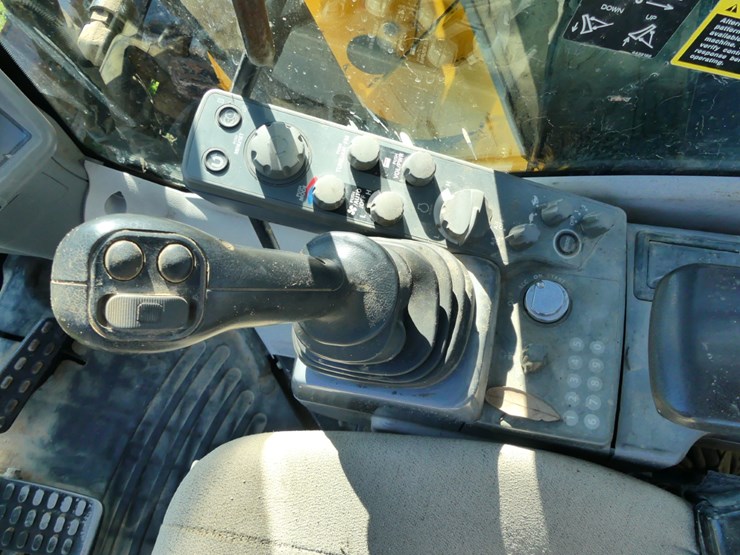 2021-deere-75g-image-14