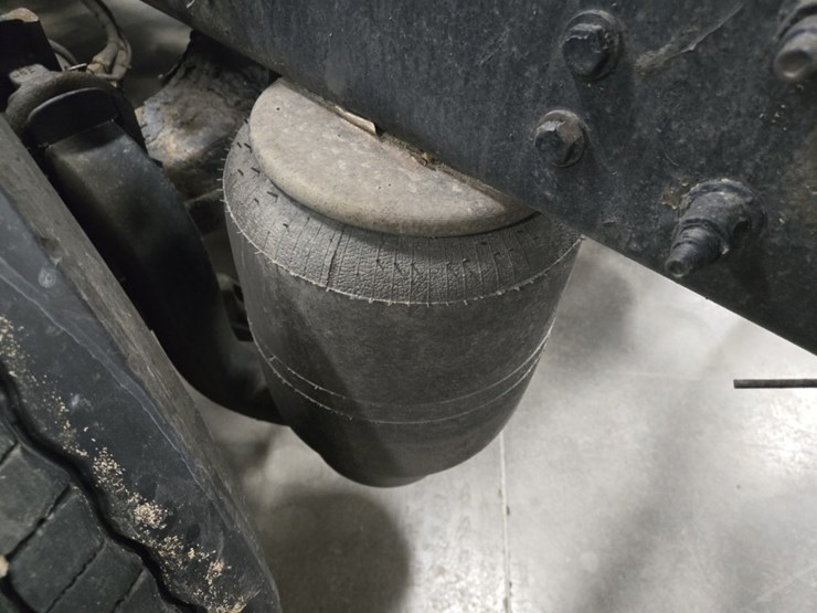 2015-kenworth-t680-image-38