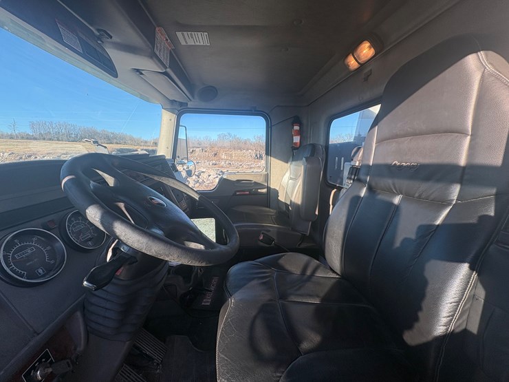 2008-kenworth-t300-image-14