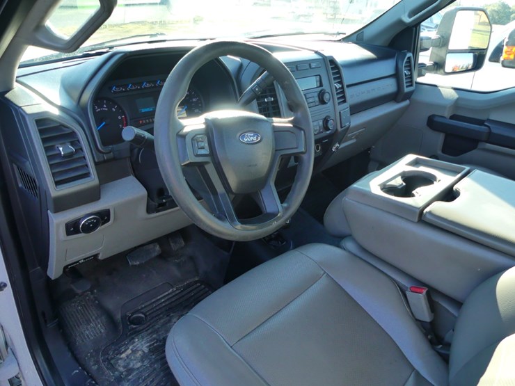 2017-ford-f350-xl-image-12