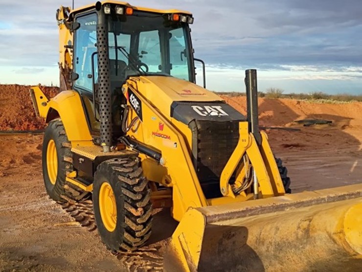 2018-caterpillar-420f2-image-3