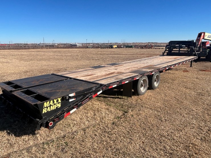 #89-•-2024-diamond-t-gn-flatbed-image-16