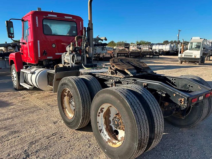 2020-mack-pinnacle-image-12