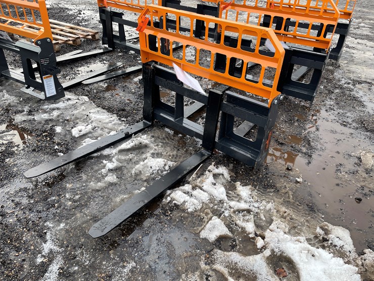 #1172-•-unused,-landhonor-pallet-fork-image-2