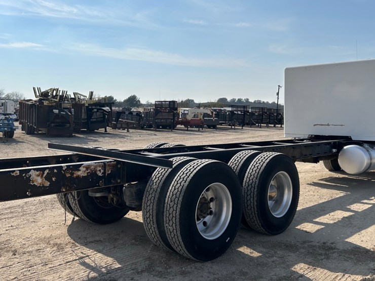 2009-peterbilt-340-image-4