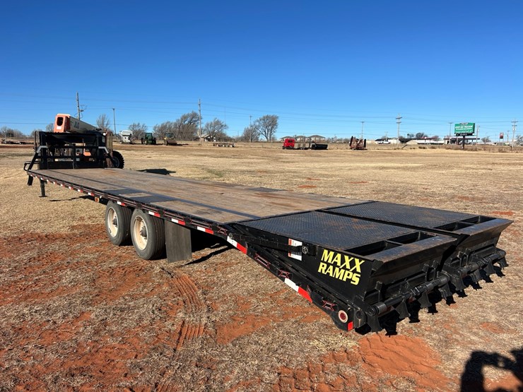 #89-•-2024-diamond-t-gn-flatbed-image-3