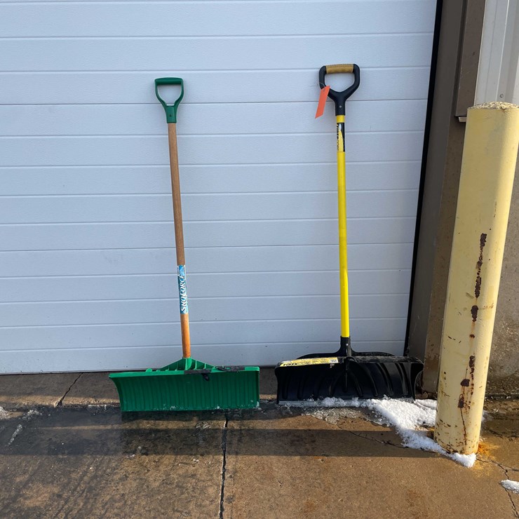 #4079 • Snow Shovels (O3)