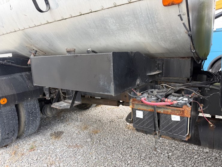 1994-ford-f700-image-16