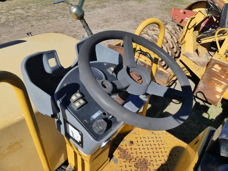 2011-caterpillar-cb34-image-9