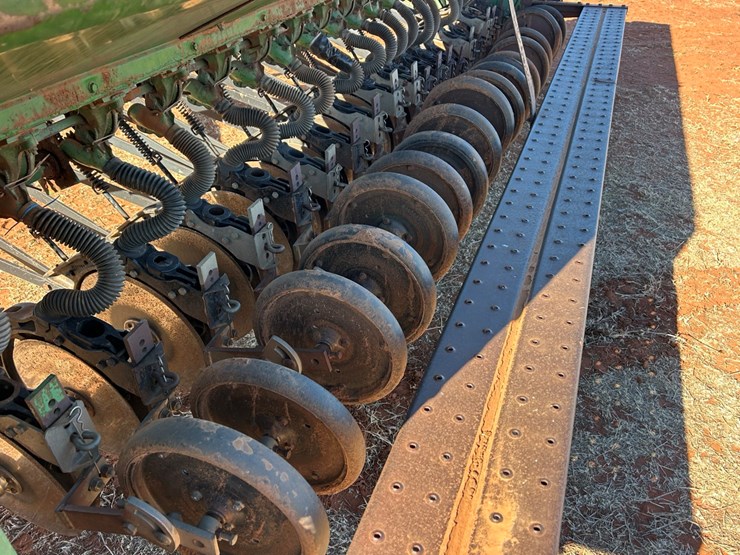 john-deere-8300-image-4