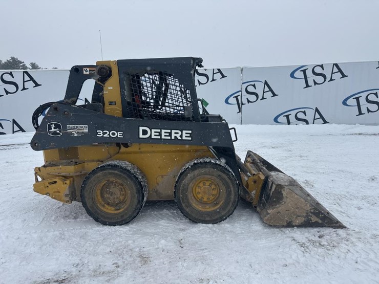 deere-320e-image-6