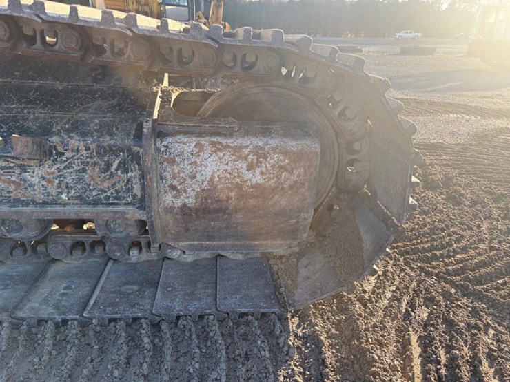 2021-caterpillar-330-image-36