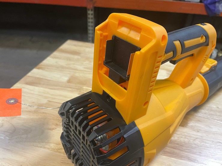 #2032-•-dewalt-style-21v-cordless-leaf-blower-with-(2)-li-ion-batteries-and-charger-(pr12)-image-9