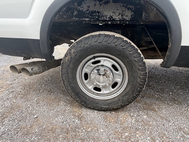 2011-ford-f250-xl-image-9