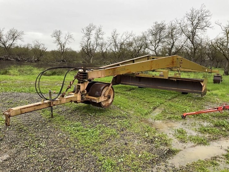 (offsite)-schmeiser-18'x40'-triplane-image-3