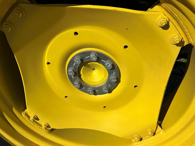 john-deere-6105e-image-10