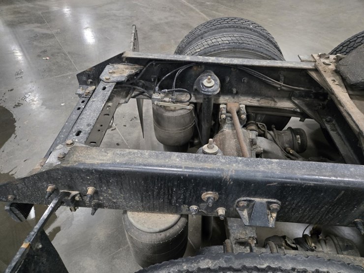 2015-kenworth-t680-image-23