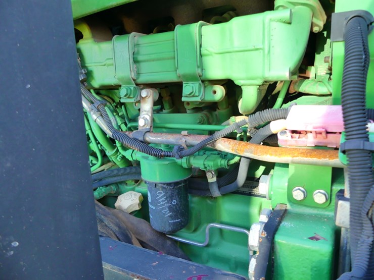 2015-john-deere-6105e-image-11