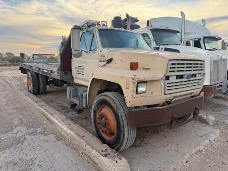 1991-ford-f800-image-2