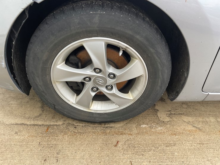 #1048-•-2015-hyundai-elantra-sedan-(has-wi-title)-image-29