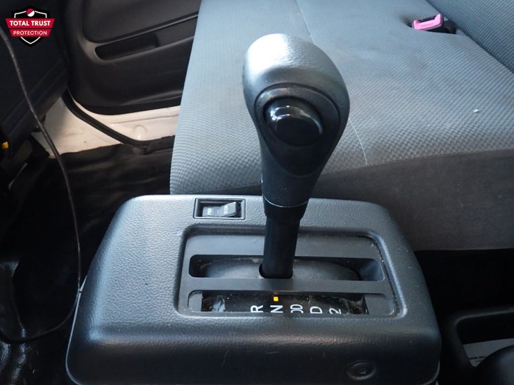 2020-hino-268a-image-11