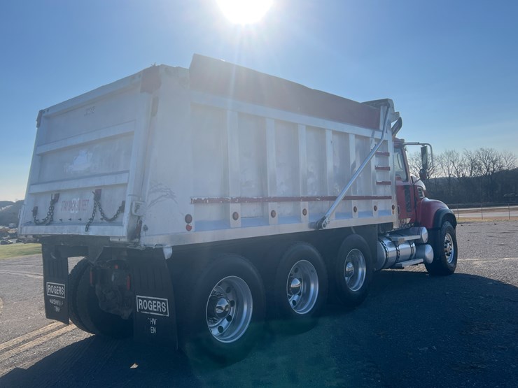 2004-mack-granite-cv713-image-3