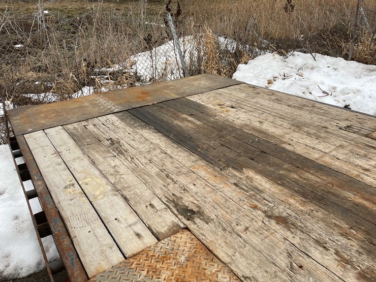 #1994-•-2017-trailer-(no-title)-(of)-image-32