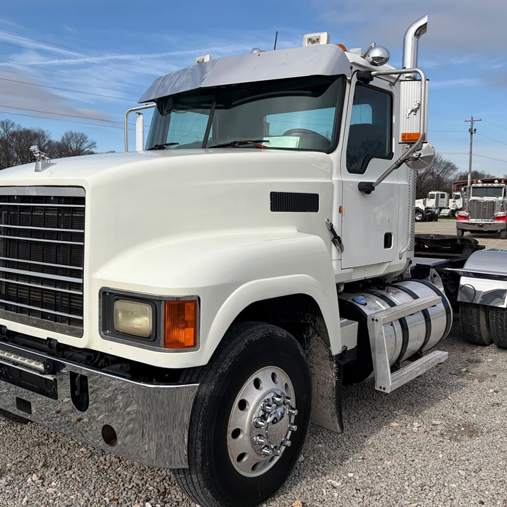 2014 MACK PINNACLE CHU613