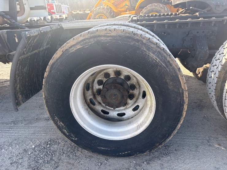 #30491-•-2012-mack-cxu613-tandem-axle-truck-tractor-image-12