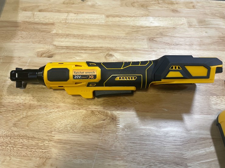 #2033-•-dewalt-style-cordless-ratchet-wrench-with-(2)-batteries,-charger-and-case-(pr12)-image-6