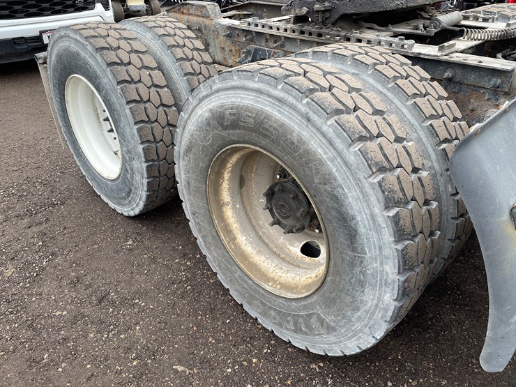 #1000-•-2015-international-tandem-axle-day-cab-semi-tractor-(has-wi-title)-image-17