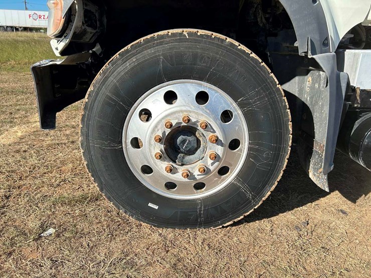 2020-mack-granite-image-10