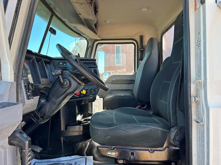 2020-mack-granite-image-9