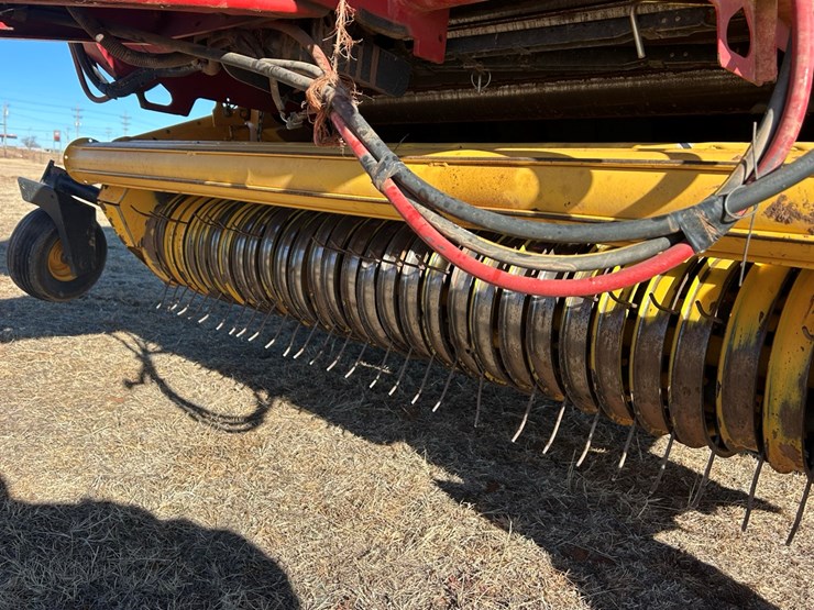 #87-•-2015-new-holland-rb560-image-13