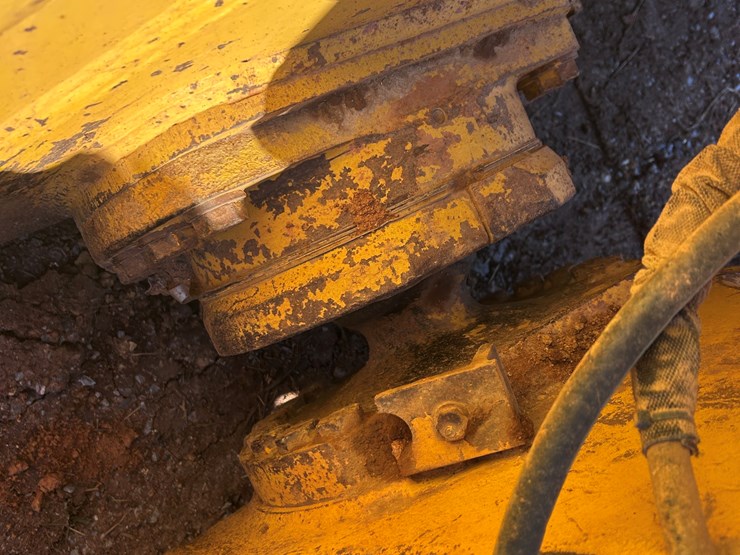 komatsu-d61pxi-24-image-57