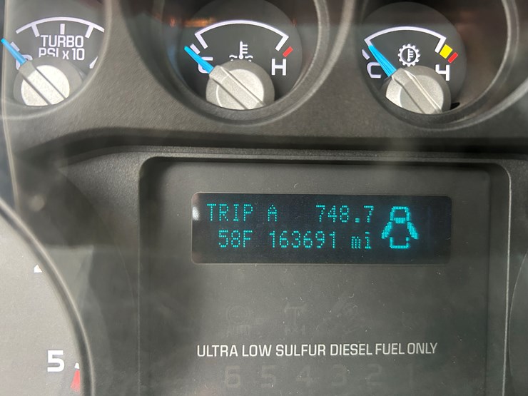 2016-ford-f550-image-15