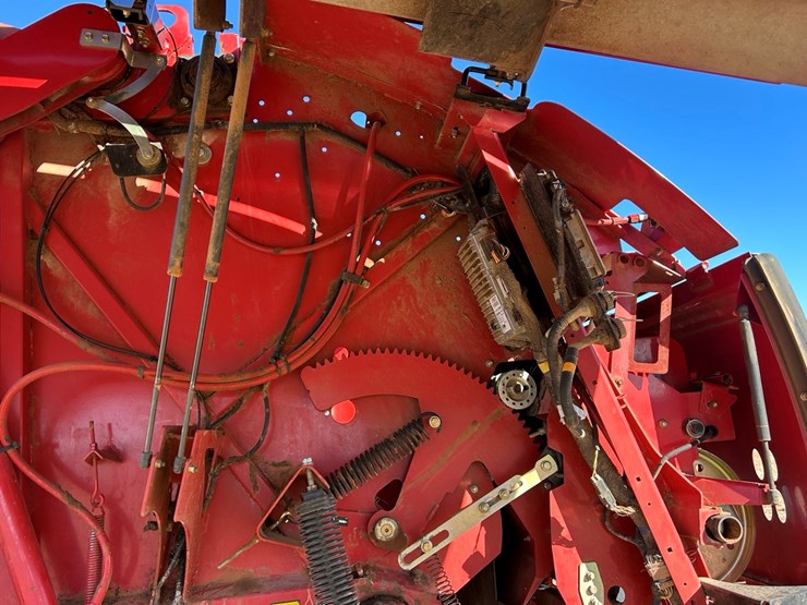 #87-•-2015-new-holland-rb560-image-22