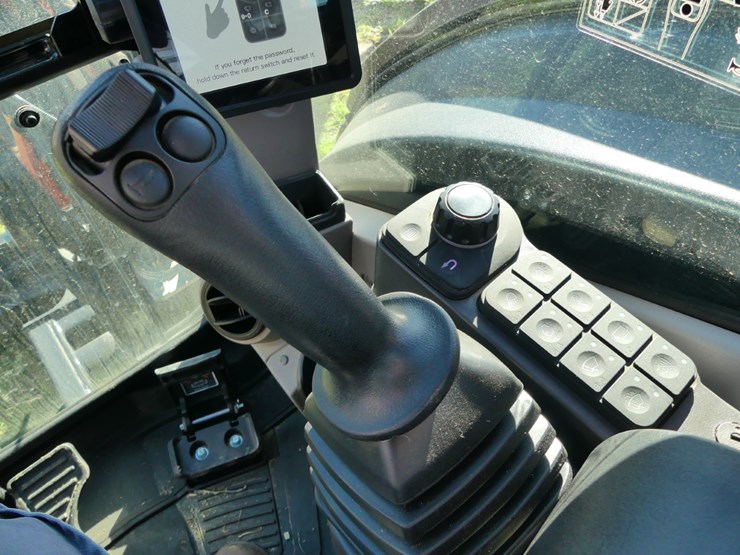 2025-kubota-kx040-5-image-15