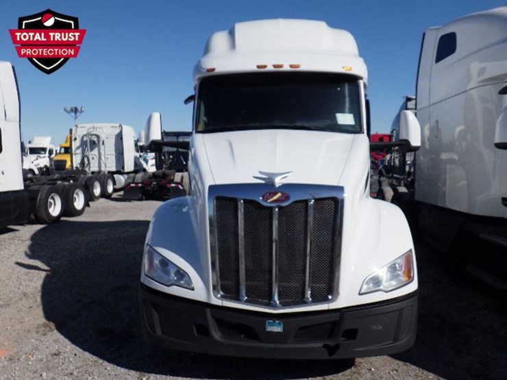 2023-peterbilt-579-image-2