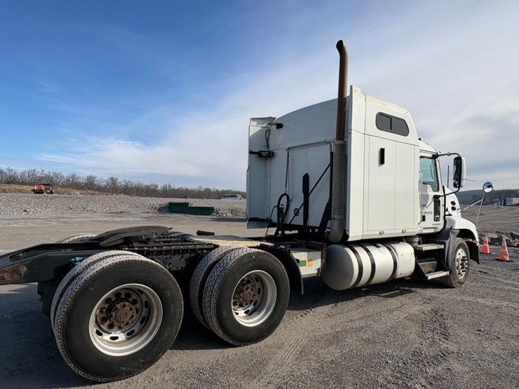 #30491-•-2012-mack-cxu613-tandem-axle-truck-tractor-image-4